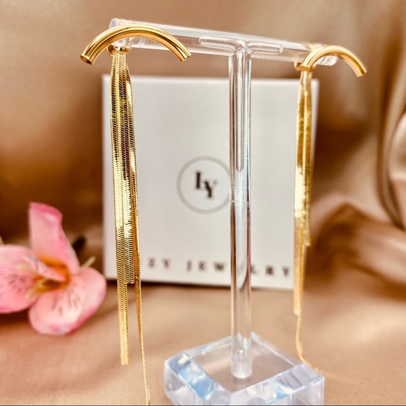 Minimalist 18K Yellow Gold Dangle Flat Tassel Jacket Earrings - Picture 10 of 15